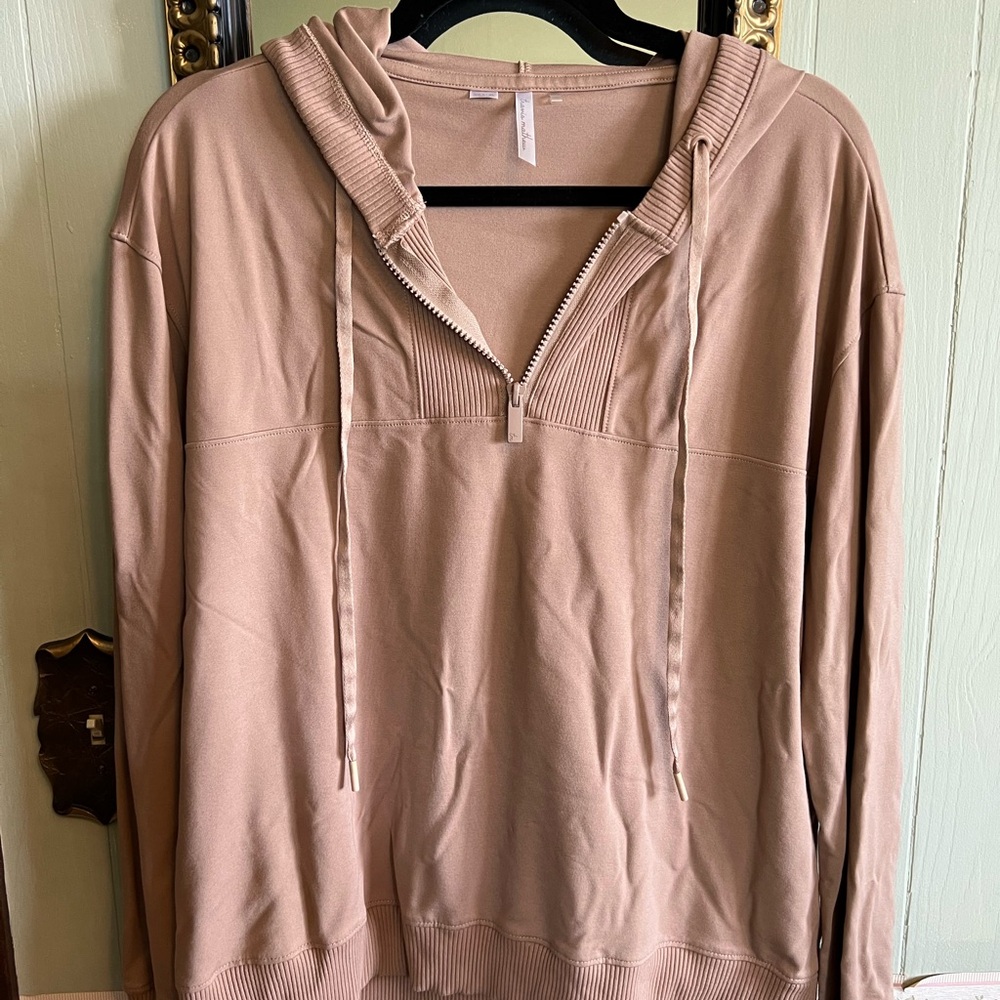 Travis Mathew women’s pullover